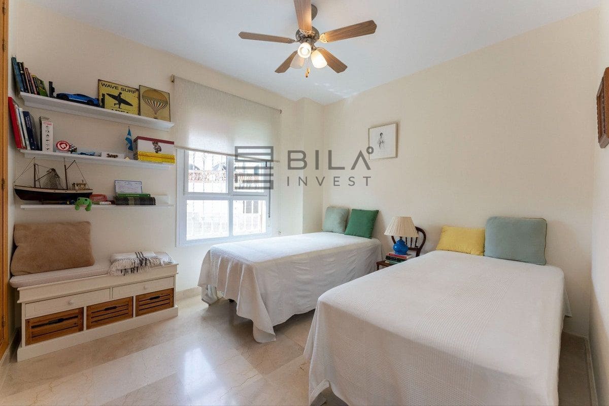 Chalet de 3 habitaciones en Cerro del Aguila en venta con piscina - 735.000 € (Ref: 9609858)