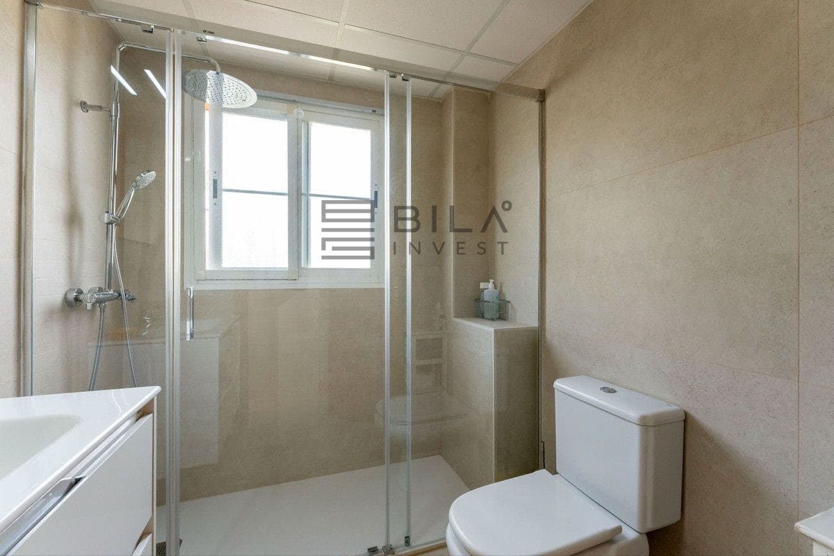 Chalet de 3 habitaciones en Cerro del Aguila en venta con piscina - 735.000 € (Ref: 9609858)