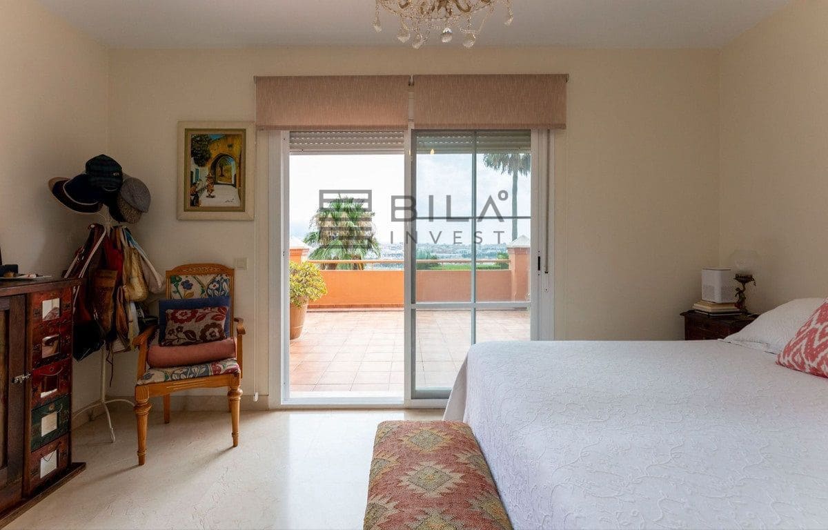 Chalet de 3 habitaciones en Cerro del Aguila en venta con piscina - 735.000 € (Ref: 9609858)