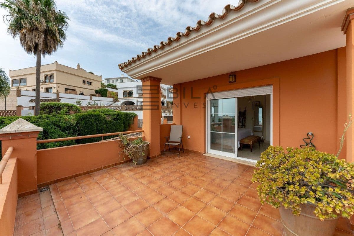 Chalet de 3 habitaciones en Cerro del Aguila en venta con piscina - 735.000 € (Ref: 9609858)