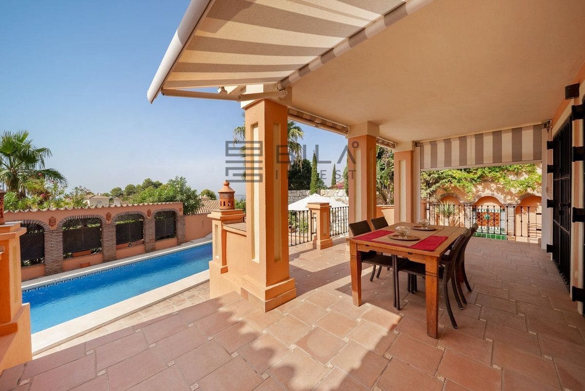 4 bedroom Villa for sale in Mijas with pool garage - € 870,000 (Ref: 9609859)