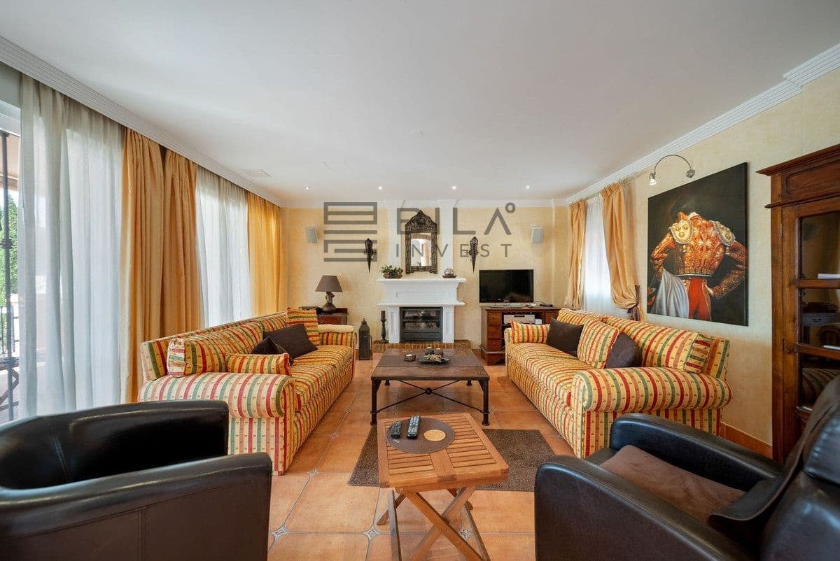 4 bedroom Villa for sale in Mijas with pool garage - € 870,000 (Ref: 9609859)