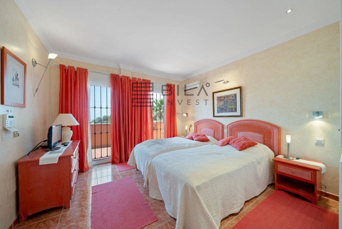 4 bedroom Villa for sale in Mijas with pool garage - € 870,000 (Ref: 9609859)