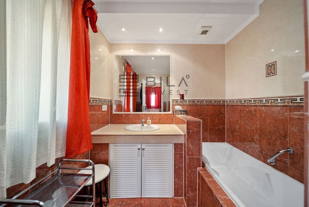 4 bedroom Villa for sale in Mijas with pool garage - € 870,000 (Ref: 9609859)