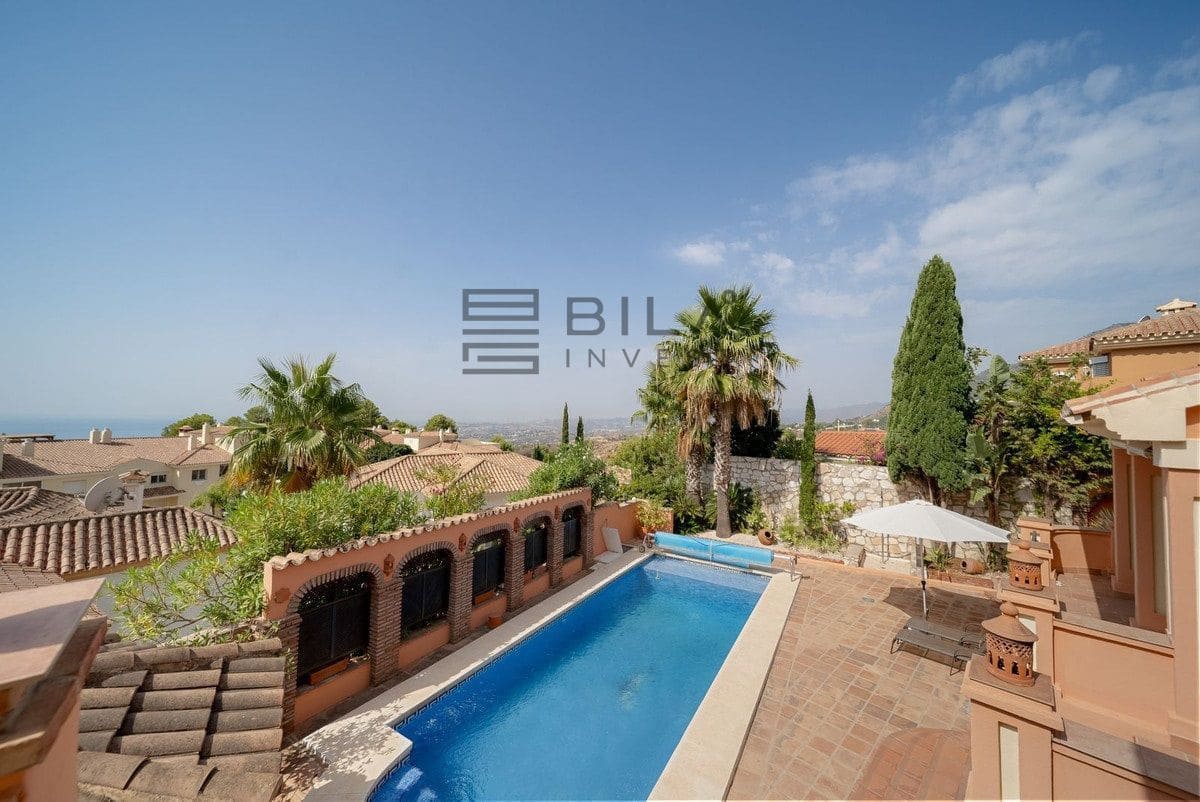 4 bedroom Villa for sale in Mijas with pool garage - € 870,000 (Ref: 9609859)