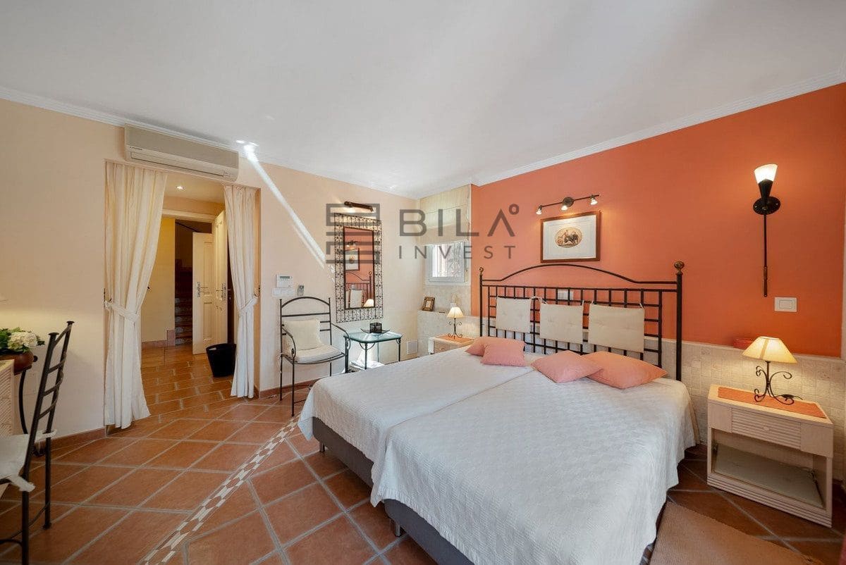 4 bedroom Villa for sale in Mijas with pool garage - € 870,000 (Ref: 9609859)