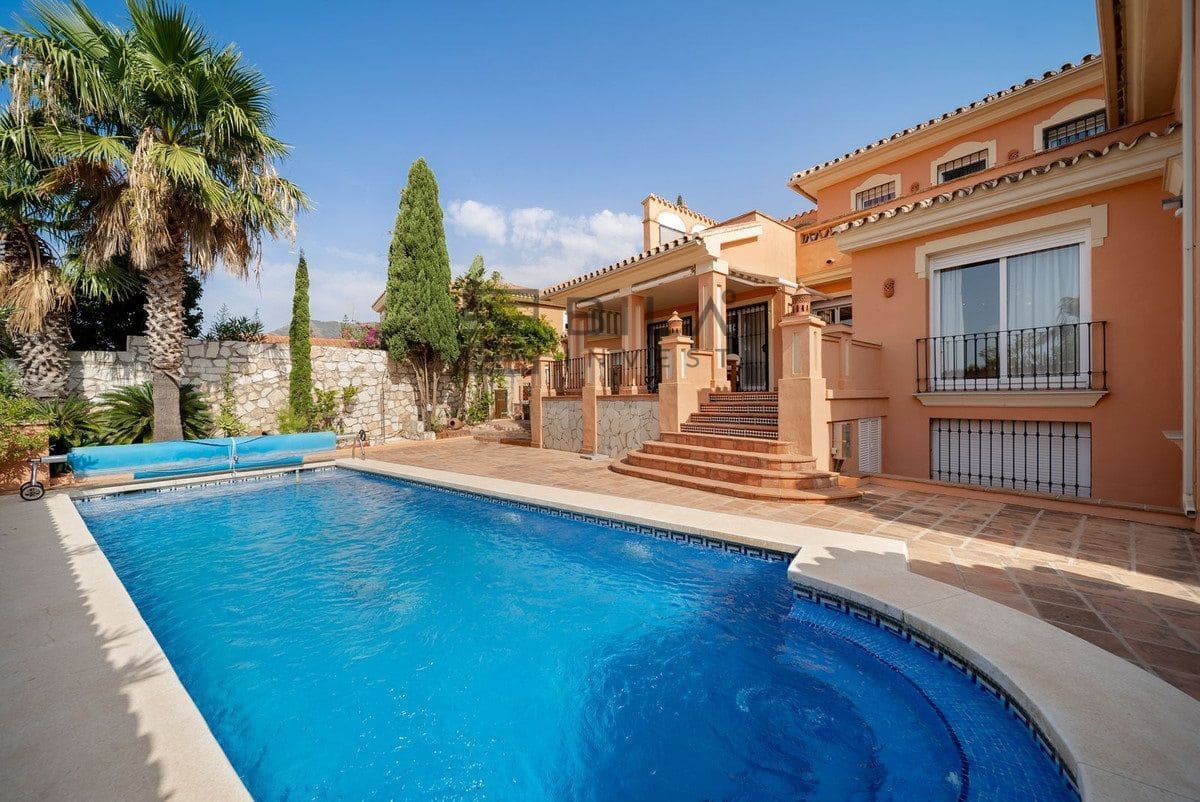 4 bedroom Villa for sale in Mijas with pool garage - € 870,000 (Ref: 9609859)