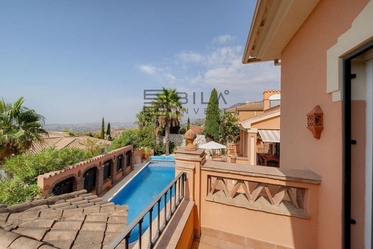 4 bedroom Villa for sale in Mijas with pool garage - € 870,000 (Ref: 9609859)