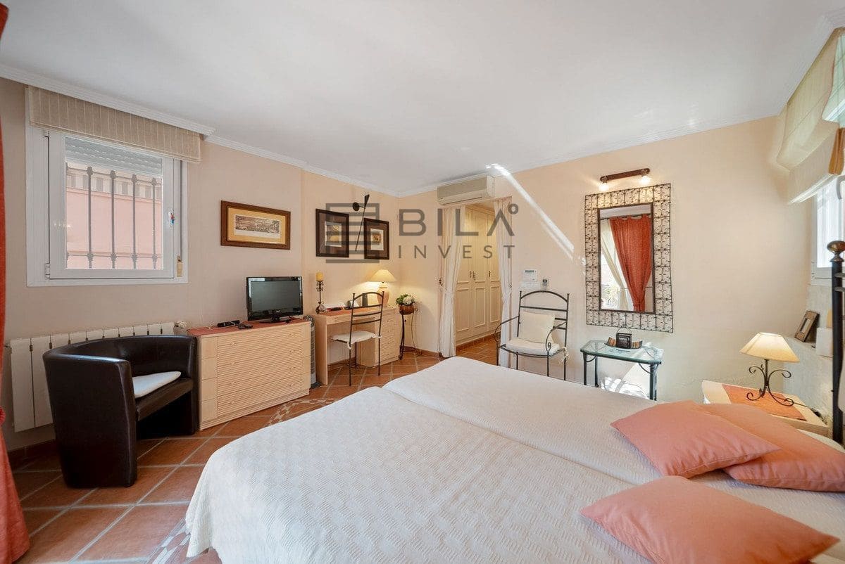 4 bedroom Villa for sale in Mijas with pool garage - € 870,000 (Ref: 9609859)