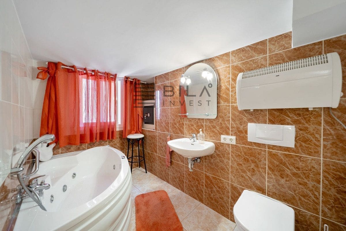 4 bedroom Villa for sale in Mijas with pool garage - € 870,000 (Ref: 9609859)