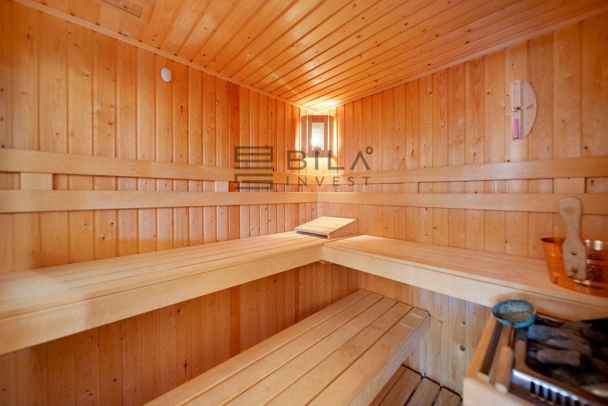 4 bedroom Villa for sale in Mijas with pool garage - € 870,000 (Ref: 9609859)