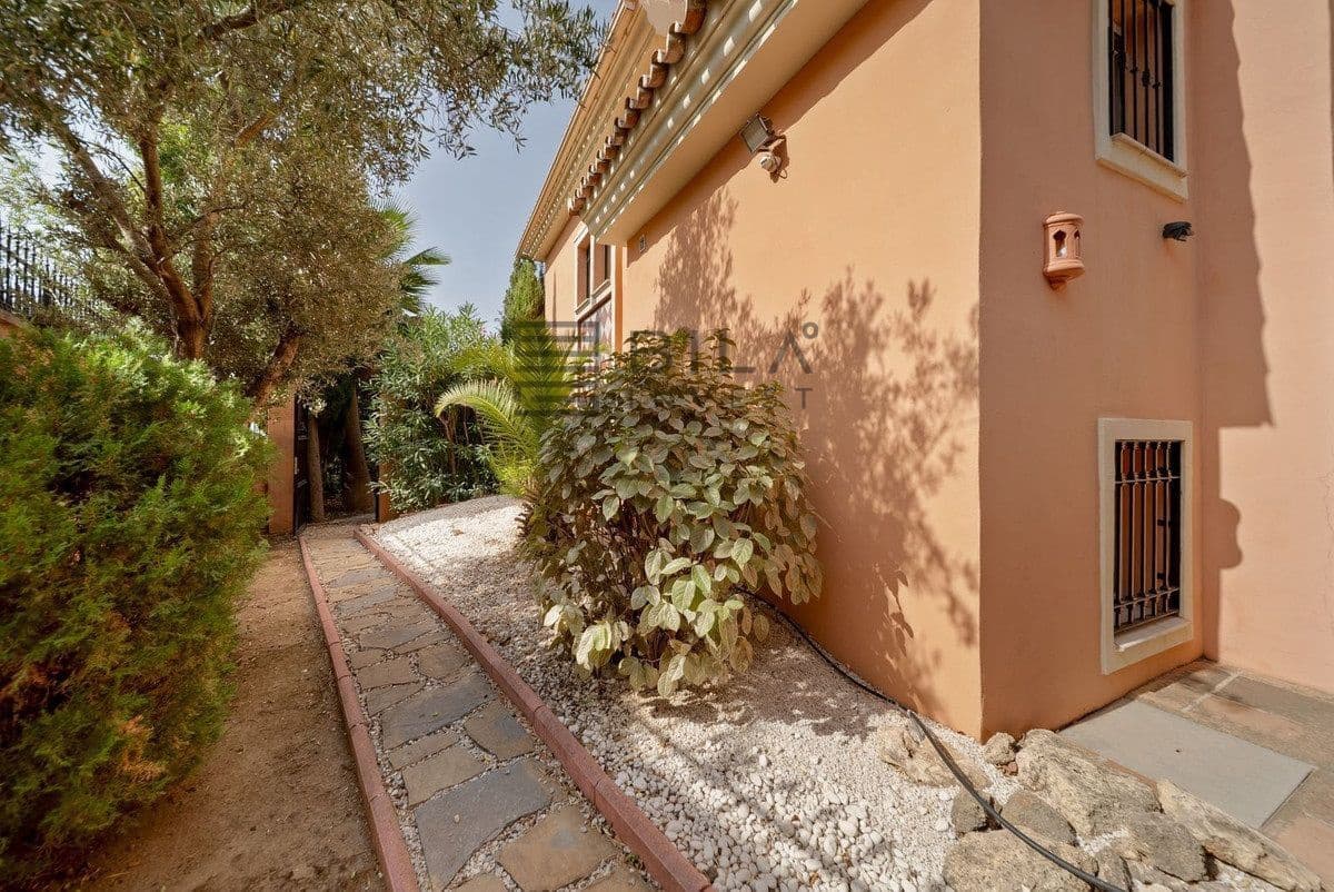 4 bedroom Villa for sale in Mijas with pool garage - € 870,000 (Ref: 9609859)