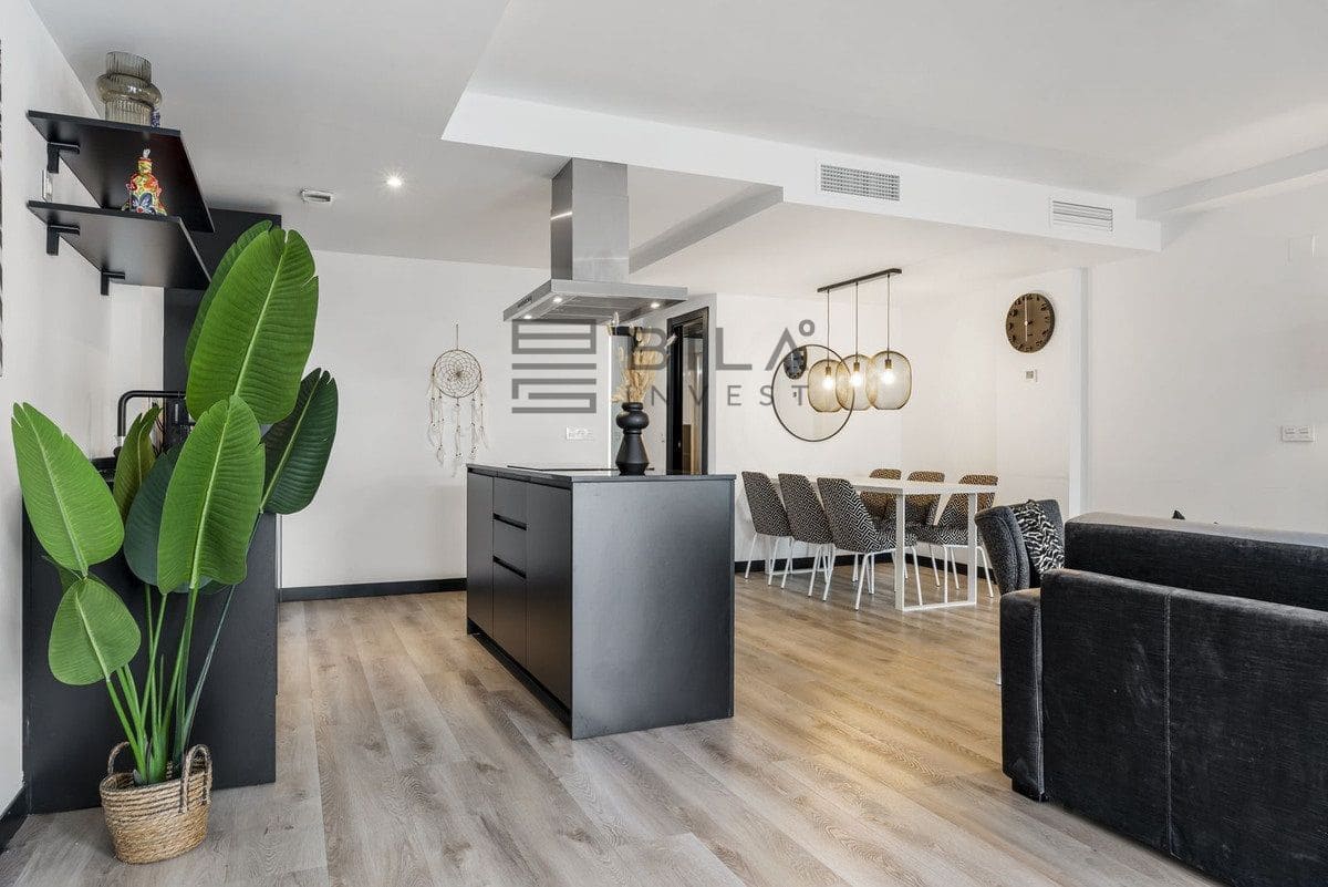 2 bedroom Flat for sale in Mijas Costa with pool garage - € 399,000 (Ref: 9609866)