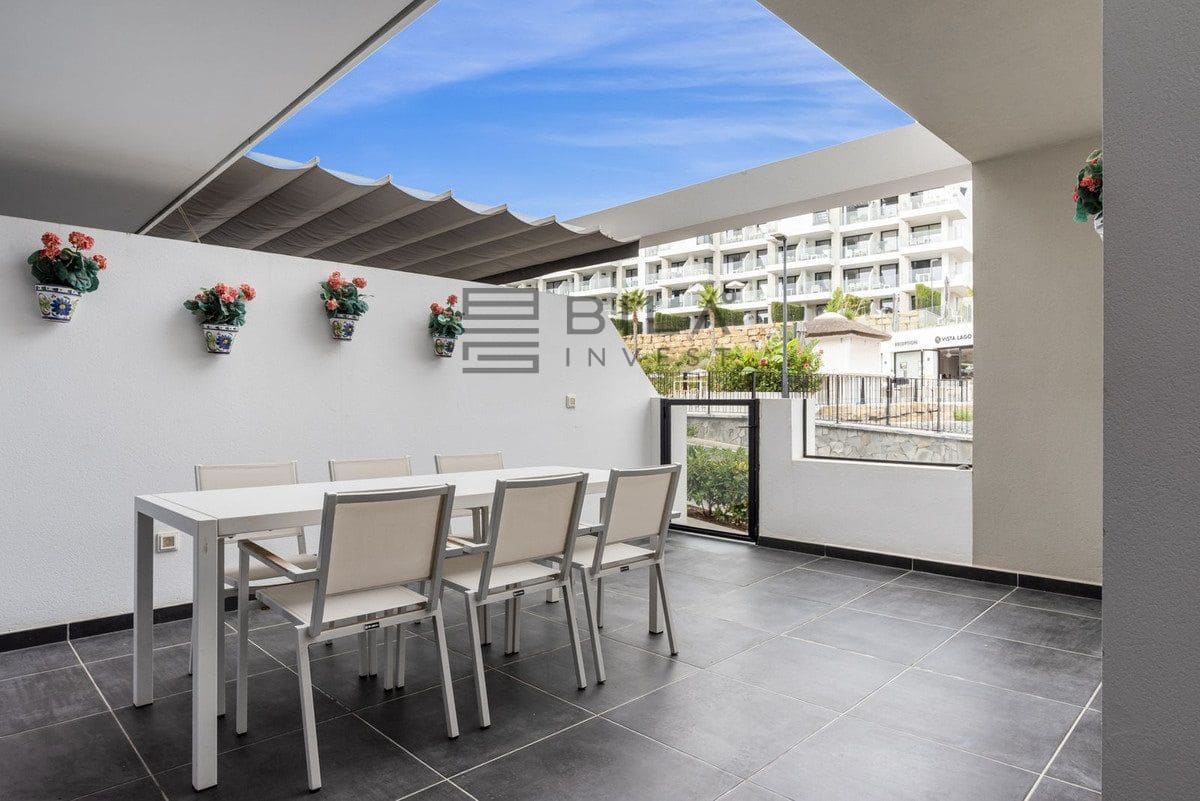 2 bedroom Flat for sale in Mijas Costa with pool garage - € 399,000 (Ref: 9609866)