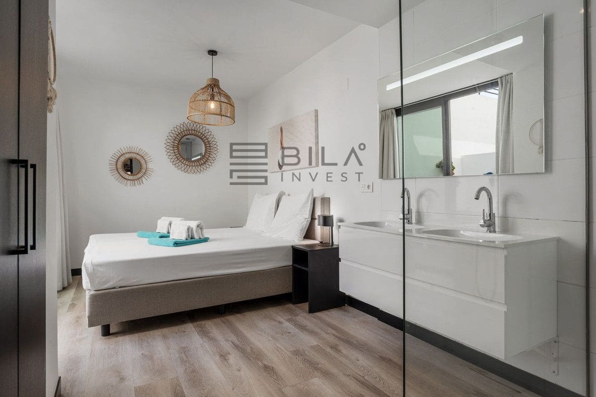 2 bedroom Flat for sale in Mijas Costa with pool garage - € 399,000 (Ref: 9609866)