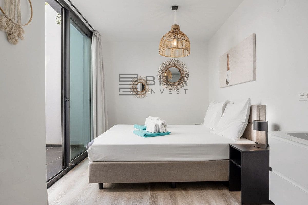 2 bedroom Flat for sale in Mijas Costa with pool garage - € 399,000 (Ref: 9609866)