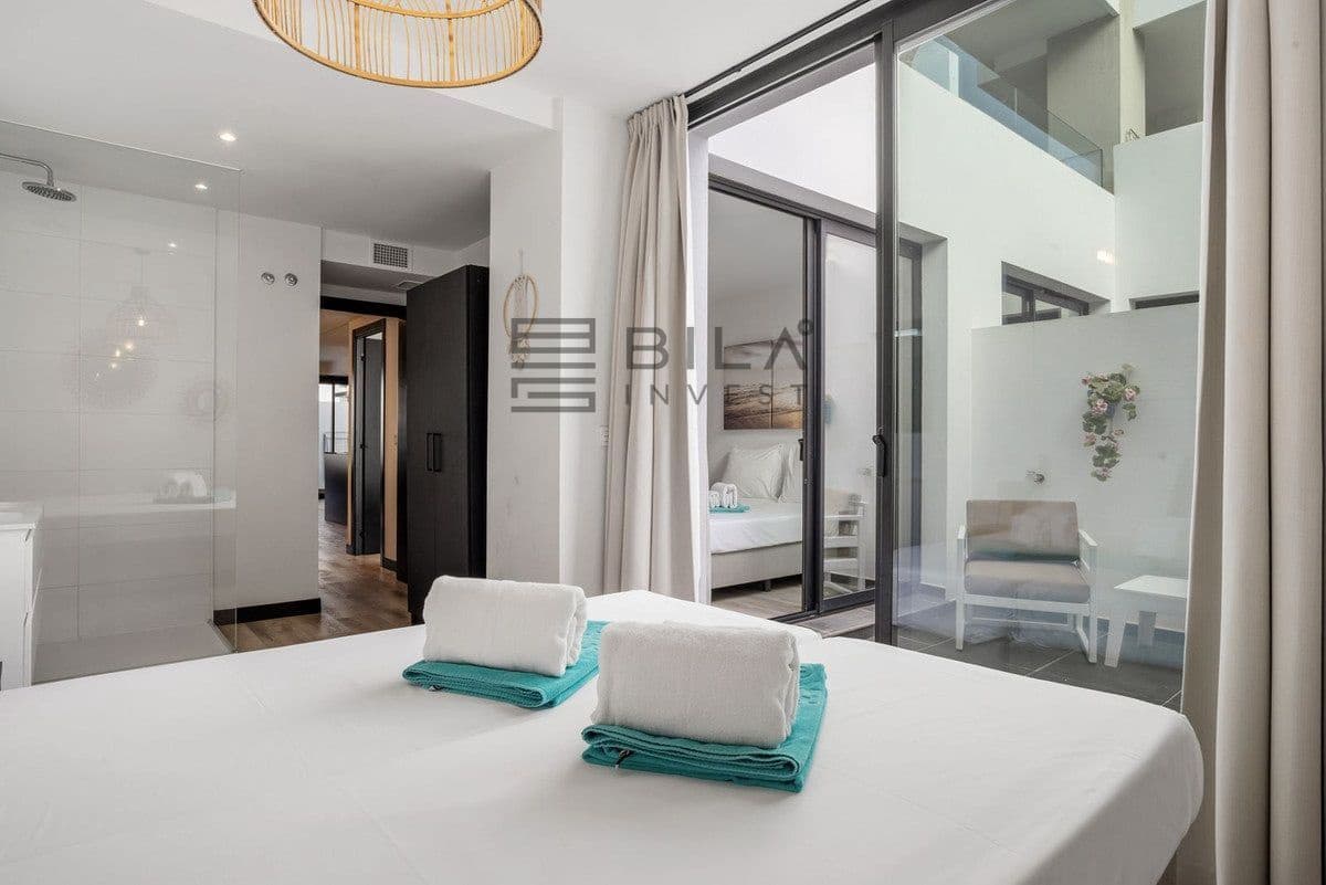 2 bedroom Flat for sale in Mijas Costa with pool garage - € 399,000 (Ref: 9609866)