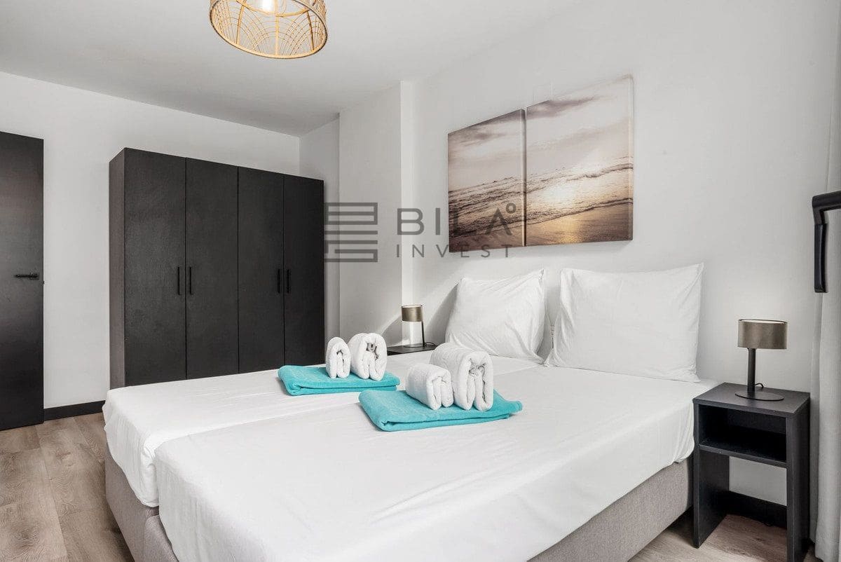 2 bedroom Flat for sale in Mijas Costa with pool garage - € 399,000 (Ref: 9609866)