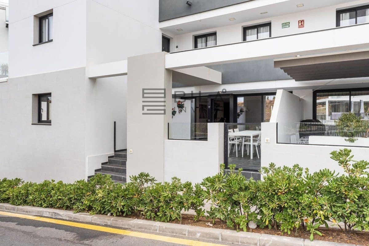 2 bedroom Flat for sale in Mijas Costa with pool garage - € 399,000 (Ref: 9609866)