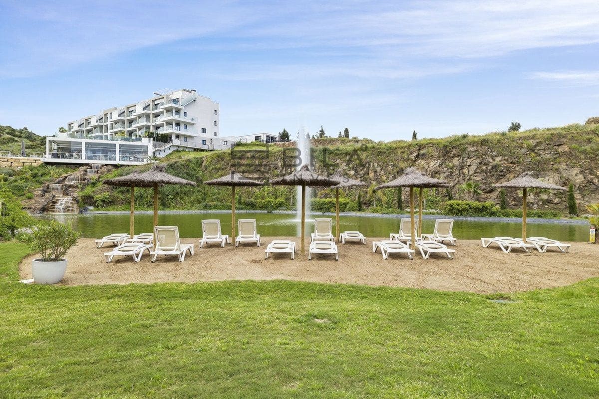 2 bedroom Flat for sale in Mijas Costa with pool garage - € 399,000 (Ref: 9609866)