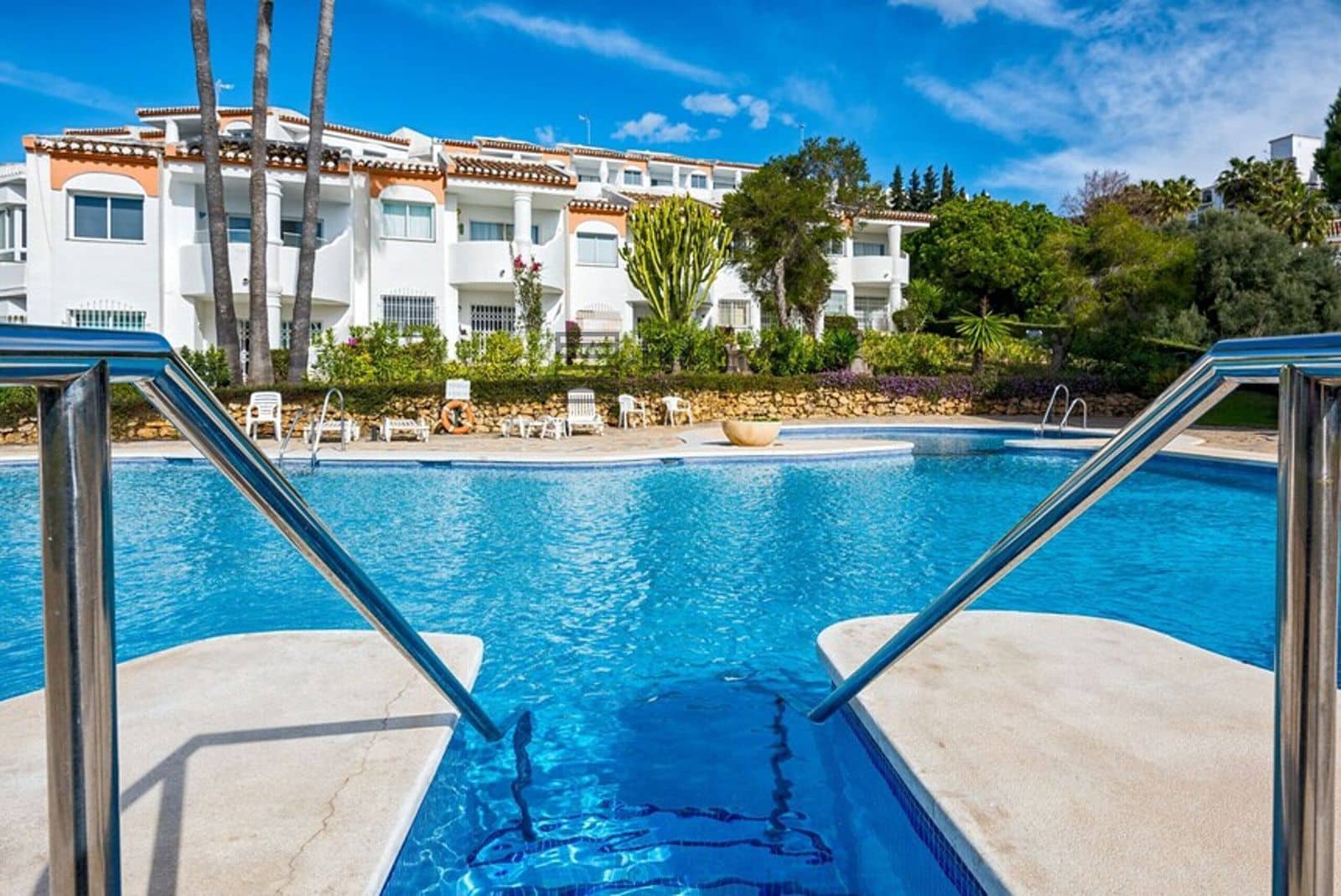 2 soverom Leilighet til salgs i Calahonda med svømmebasseng garasje - € 259 500 (Ref: 9609871)