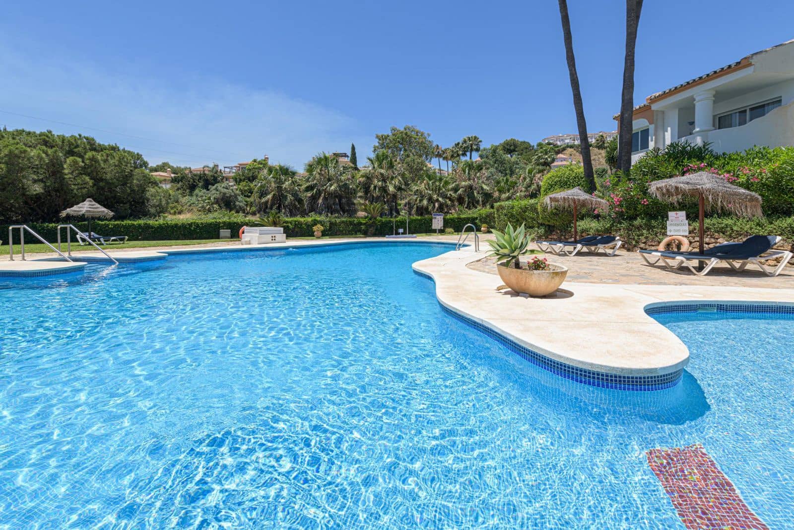 2 soverom Leilighet til salgs i Calahonda med svømmebasseng garasje - € 259 500 (Ref: 9609871)