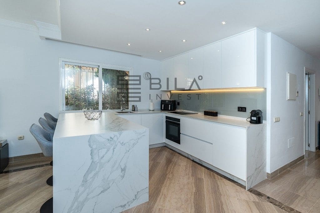 Piso de 3 habitaciones en Elviria en venta con piscina - 649.000 € (Ref: 9609874)