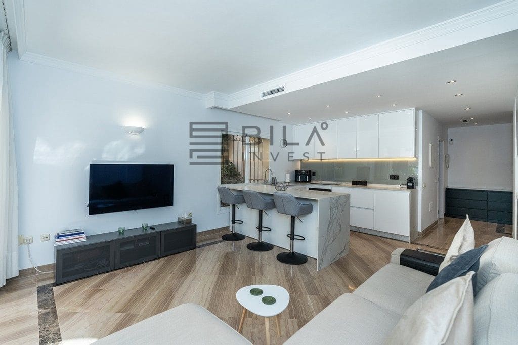 Piso de 3 habitaciones en Elviria en venta con piscina - 649.000 € (Ref: 9609874)