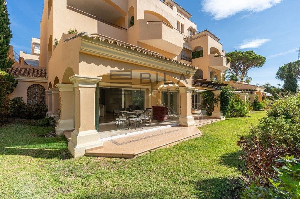 Piso de 3 habitaciones en Elviria en venta con piscina - 649.000 € (Ref: 9609874)