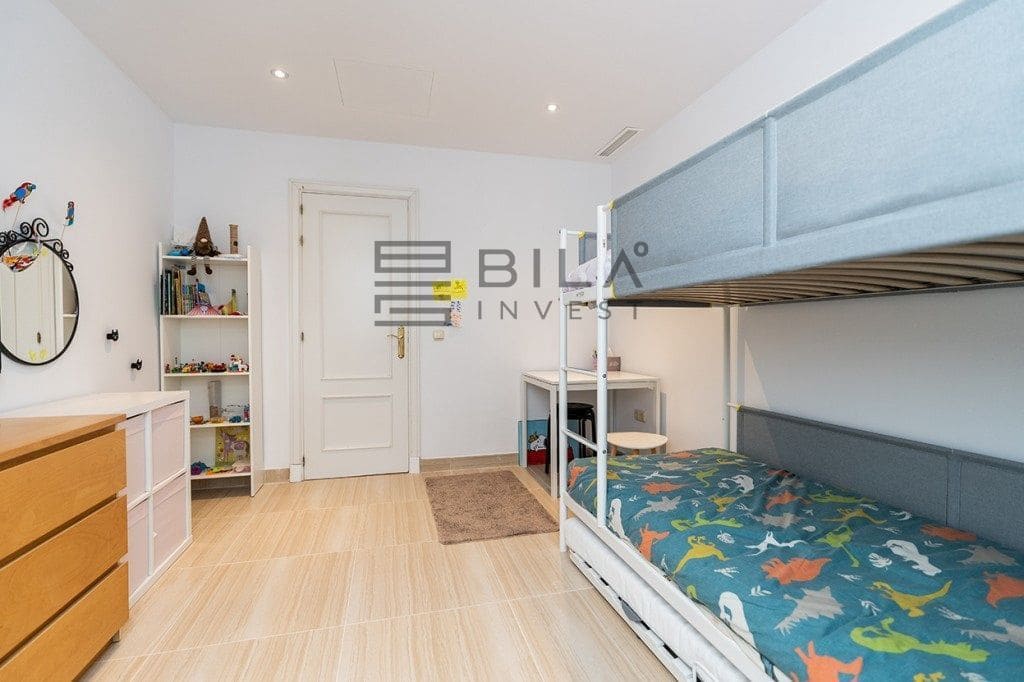Piso de 3 habitaciones en Elviria en venta con piscina - 649.000 € (Ref: 9609874)