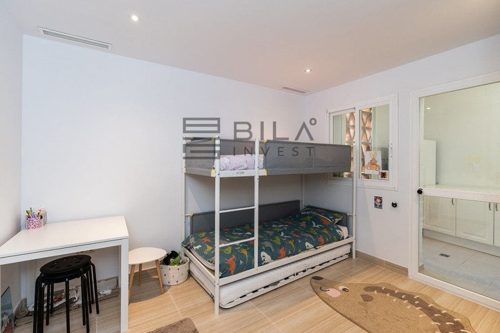 Piso de 3 habitaciones en Elviria en venta con piscina - 649.000 € (Ref: 9609874)