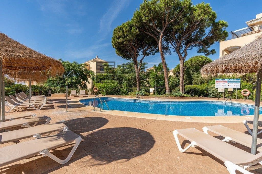 Piso de 3 habitaciones en Elviria en venta con piscina - 649.000 € (Ref: 9609874)