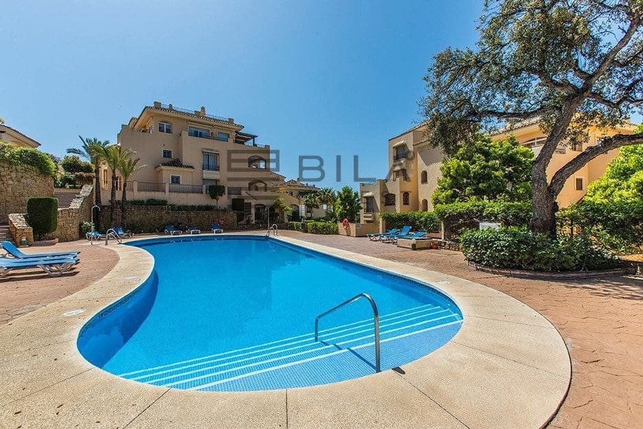 Piso de 3 habitaciones en Elviria en venta con piscina - 649.000 € (Ref: 9609874)