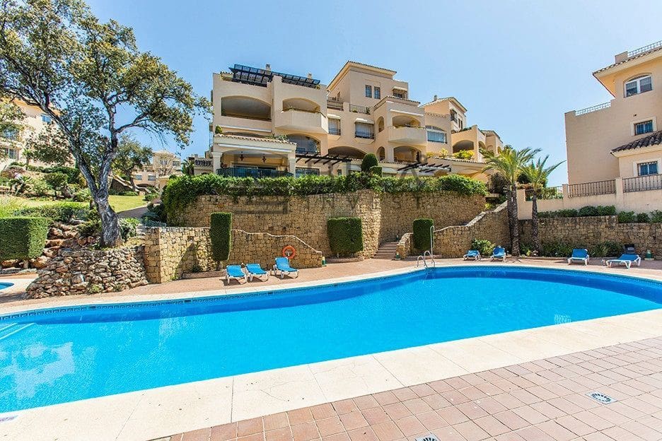 Piso de 3 habitaciones en Elviria en venta con piscina - 649.000 € (Ref: 9609874)