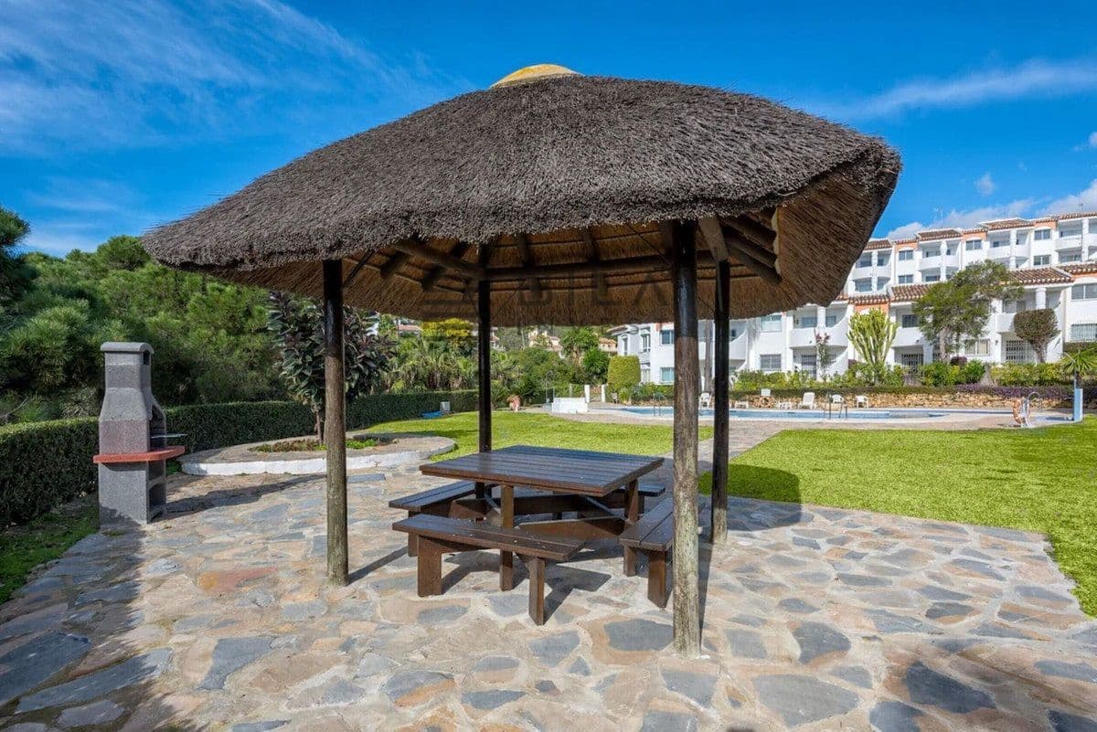 2 soveværelse Lejlighed til salg i Calahonda med swimmingpool garage - € 275.000 (Ref: 9609878)