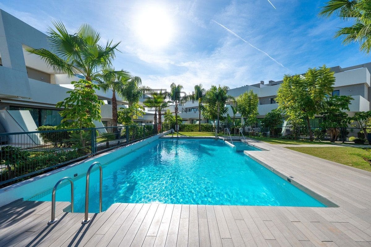 2 chambre Maison de Ville à vendre à La Cala de Mijas avec piscine - 1 199 000 € (Ref: 9610668)