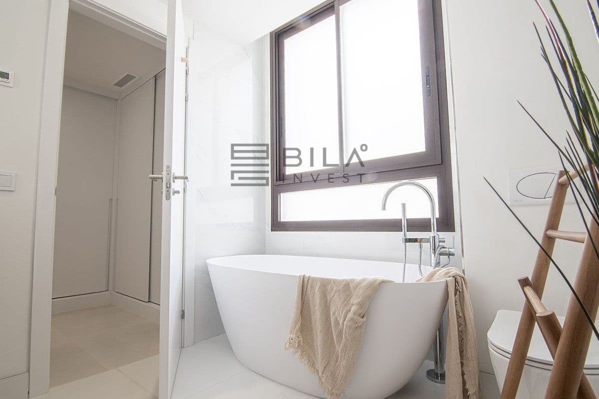 4 bedroom Flat for sale in Fuengirola with pool garage - € 780,000 (Ref: 9610669)