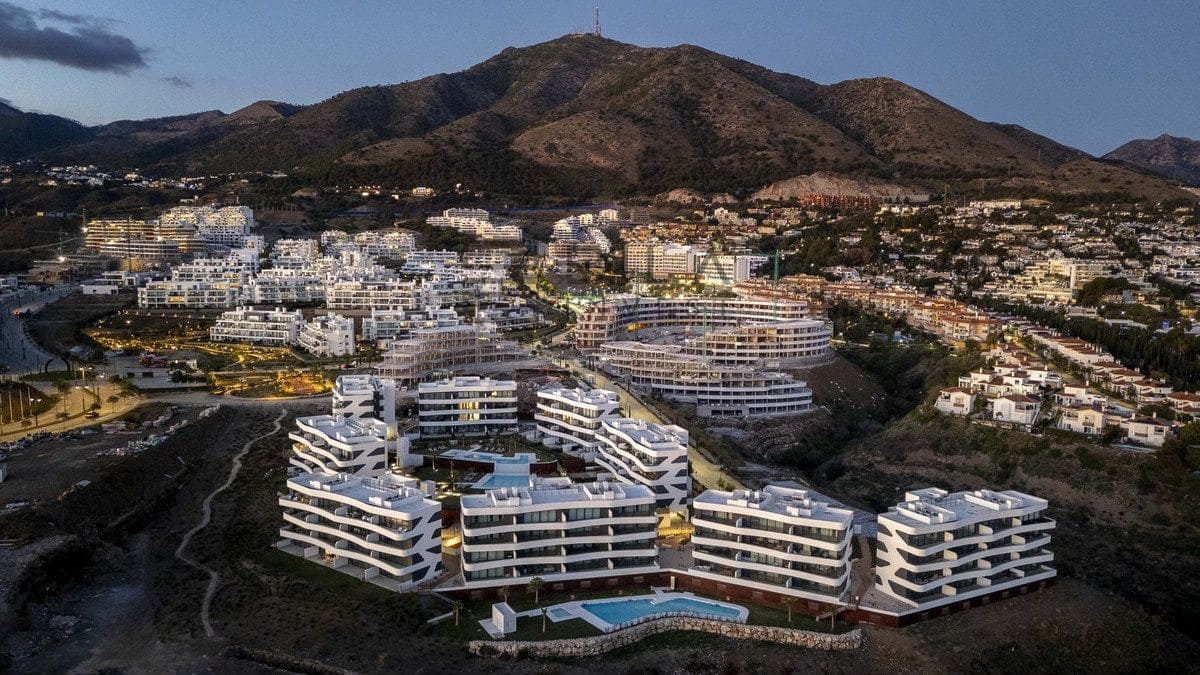 2 soveværelse Lejlighed til salg i Fuengirola med swimmingpool garage - € 479.000 (Ref: 9610670)