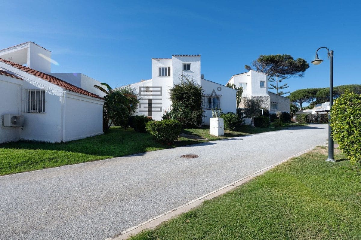 3 sovrum Hus till salu i Miraflores med pool - 649 000 € (Ref: 9610671)