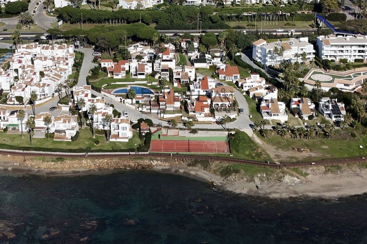 3 sovrum Hus till salu i Miraflores med pool - 649 000 € (Ref: 9610671)