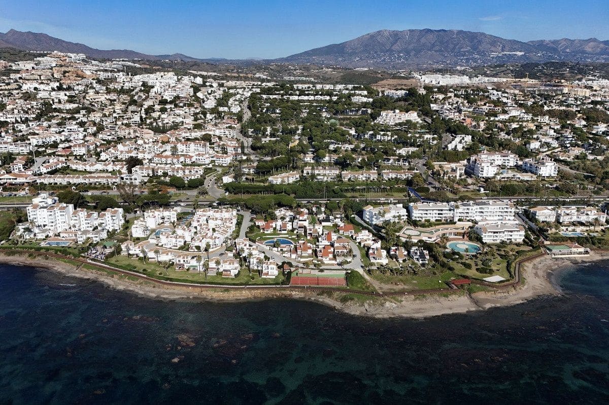 3 sovrum Hus till salu i Miraflores med pool - 649 000 € (Ref: 9610671)