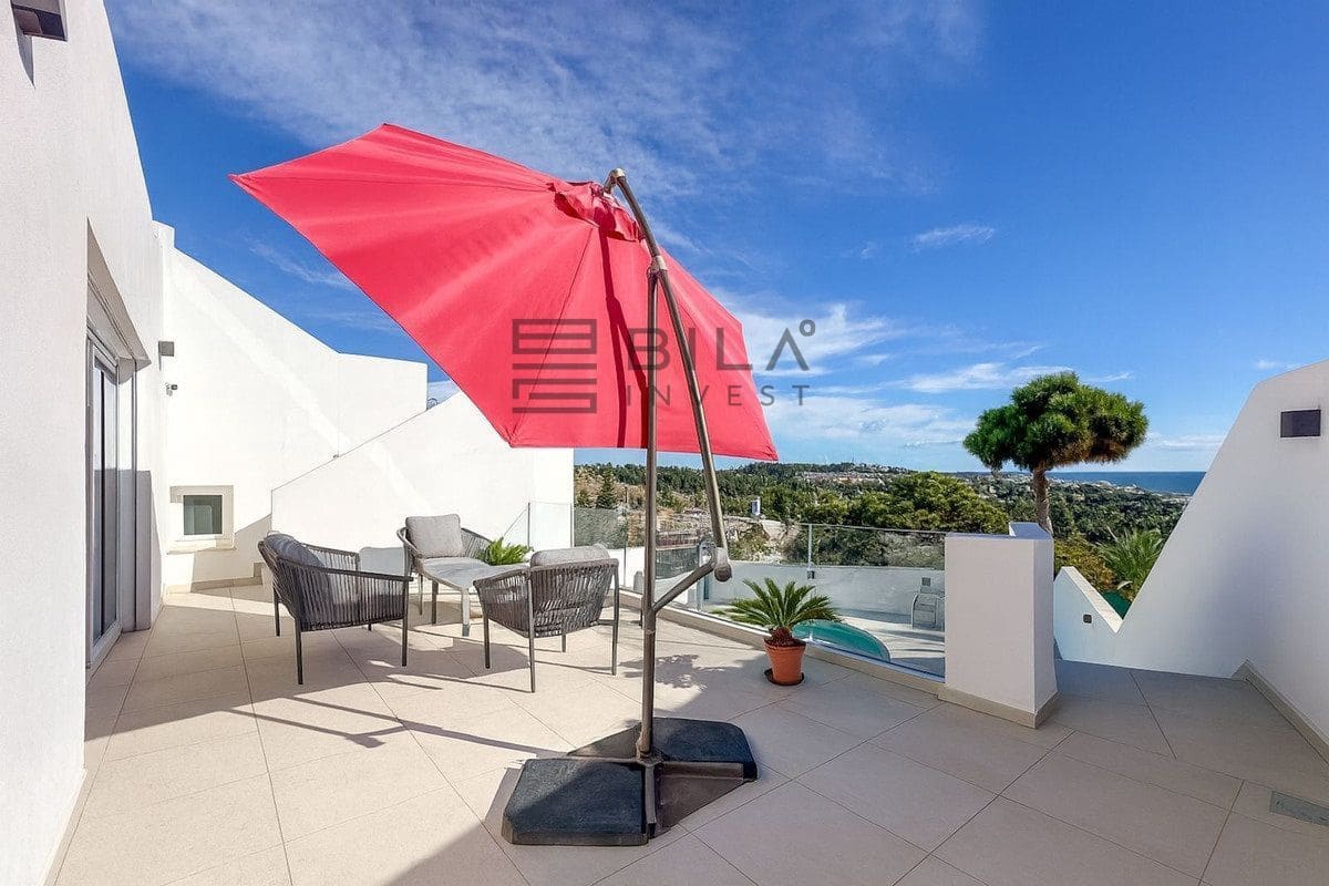 3 sypialnia Willa na sprzedaż w La Cala de Mijas z basenem - 1 180 000 € (Ref: 9610676)