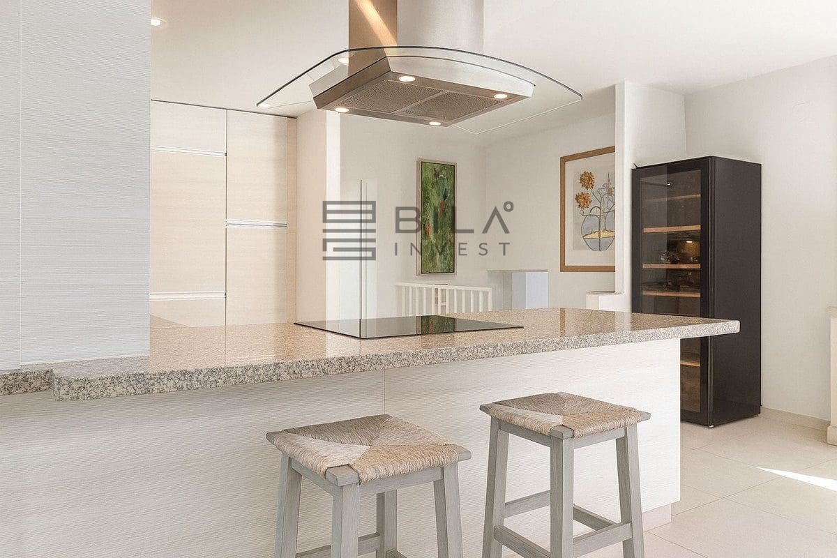 3 sypialnia Willa na sprzedaż w La Cala de Mijas z basenem - 1 180 000 € (Ref: 9610676)