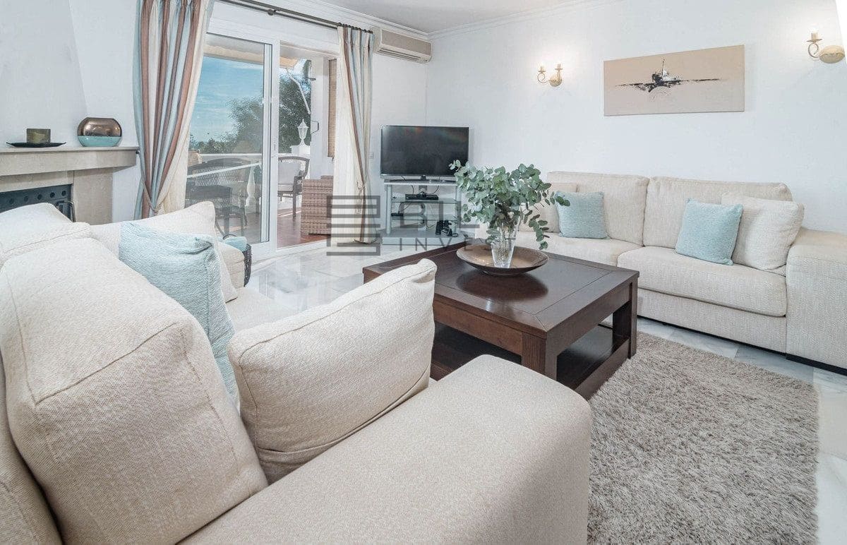 3 bedroom Villa for sale in Calahonda with pool - € 695,000 (Ref: 9614498)