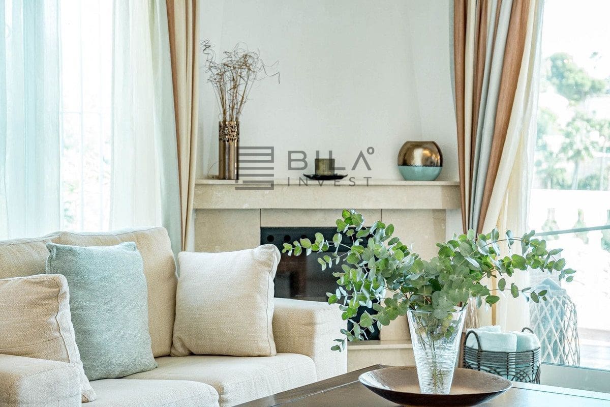 3 bedroom Villa for sale in Calahonda with pool - € 695,000 (Ref: 9614498)