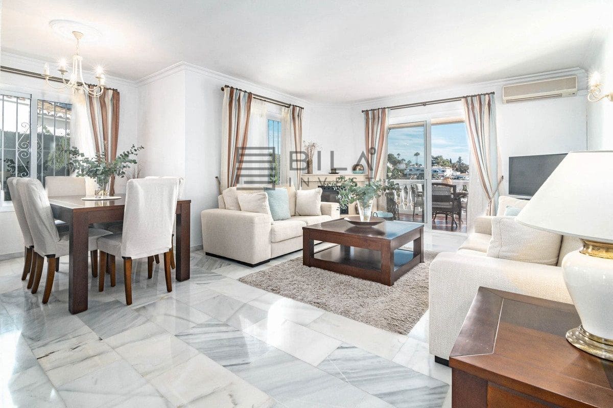 3 bedroom Villa for sale in Calahonda with pool - € 695,000 (Ref: 9614498)