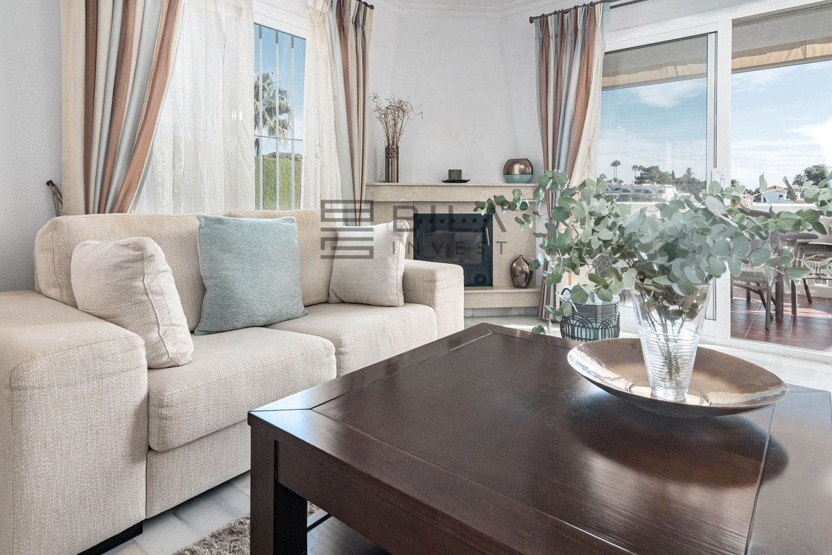 3 bedroom Villa for sale in Calahonda with pool - € 695,000 (Ref: 9614498)