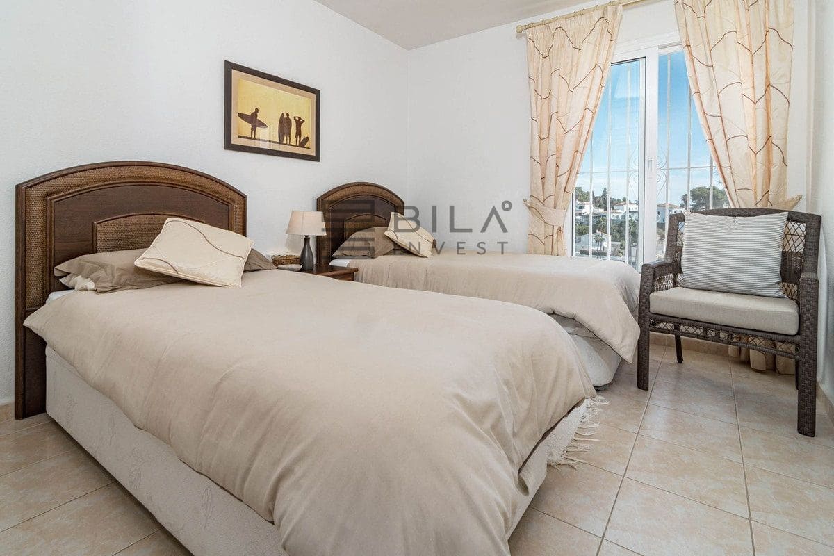 3 bedroom Villa for sale in Calahonda with pool - € 695,000 (Ref: 9614498)