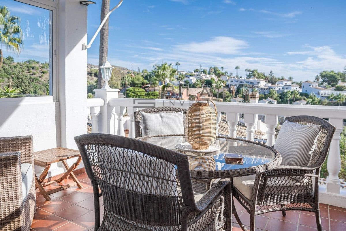 3 bedroom Villa for sale in Calahonda with pool - € 695,000 (Ref: 9614498)