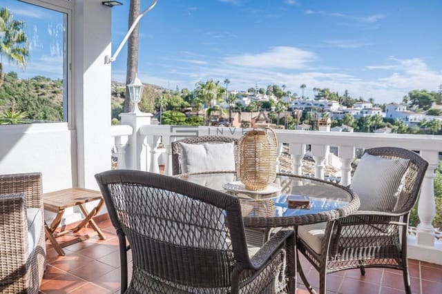 3 bedroom Villa for sale in Calahonda, Mijas with pool - € 695,000 (Ref: 9614498)